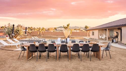 Yucca Valley House | Flora by AvantStay Modern Private Desert Oasis on Large Grounds w Pool Bocce Ball