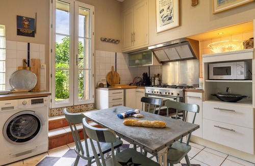 Saint-Thibery House | Flora - Maison de Maître - Patio et Piscine Privée