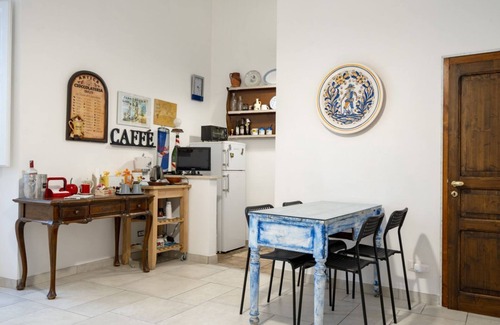 Bitonto Apartment | Floral Court 1 - Your Peaceful Retreat