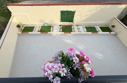 Le Bourget Apartment | Floral House