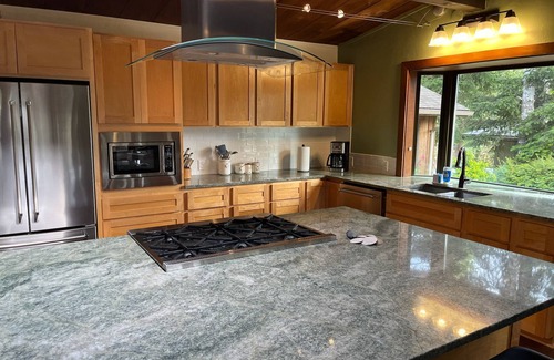 Langlois House | Floras Lakefront Pet Friendly Near Bandon Dunes