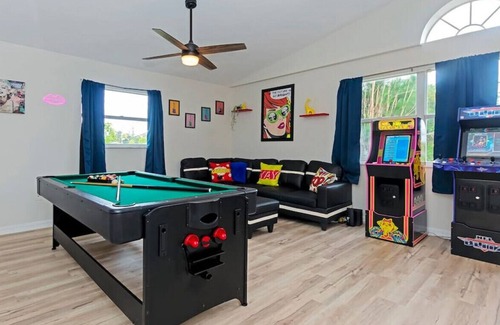 Palmetto House | Florda · HotTub Arcade Pool-table