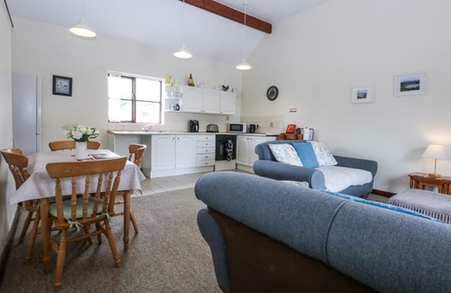 Bodedern Cottage | FLORENCE COTTAGE, pet friendly, character holiday cottage in Bodedern