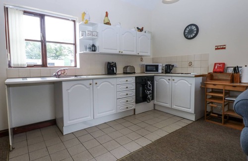 Bodedern Cottage | FLORENCE COTTAGE, pet friendly, character holiday cottage in Bodedern
