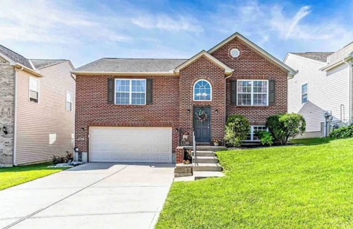 Burlington House | Florence KY 4 beds, 3 BR,3 baths“Entire house