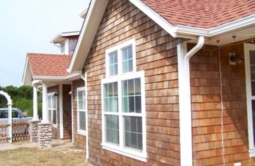 Florence House | Florence Oregon, Enjoy Walks on the Beach or Relax by the Fire