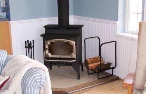 Florence House | Florence Oregon, Enjoy Walks on the Beach or Relax by the Fire