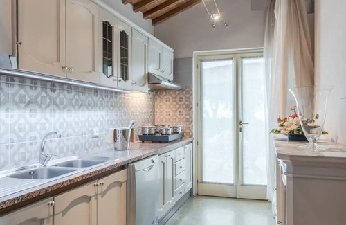 Monsummano Terme Villa | Florence & Tuscany. Pool, jacuzzi, parking and. relax