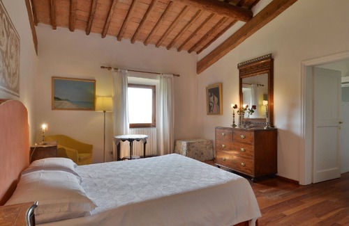 Fiesole Apartment | Florentine Hills Fattoria Il Leccio Agriturismo Elegant Suite with Pool