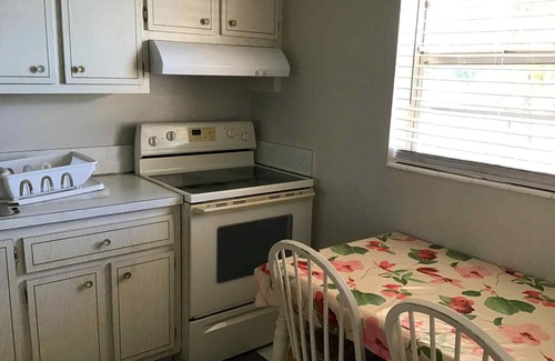 Lauderdale Lakes Apartment | FLORIDA Apartment with 3 Pools & Fitness Room