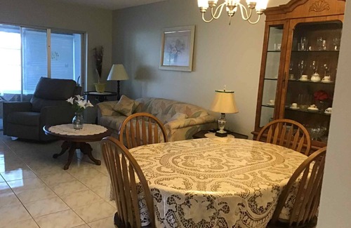 Lauderdale Lakes Apartment | FLORIDA Apartment with 3 Pools & Fitness Room