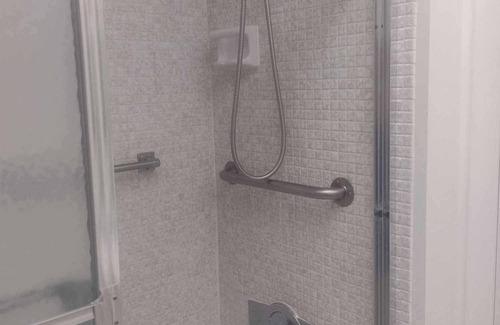 Lauderdale Lakes Apartment | FLORIDA Apartment with 3 Pools & Fitness Room