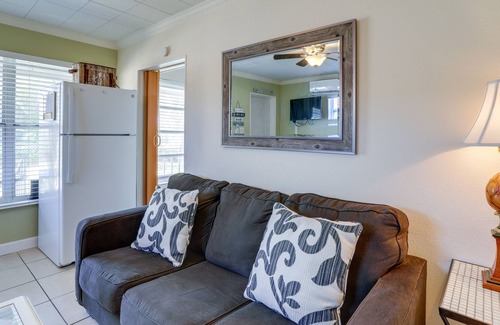 Sunset Reef Cottage | Florida Cottage - Walk to Redington Shores Beach!