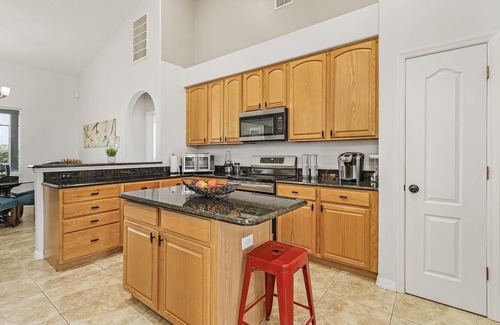 Diplomat House | FLORIDA LAKE HOUSE - Garden Lake CAPE CORAL 4 bedroom Bungalow