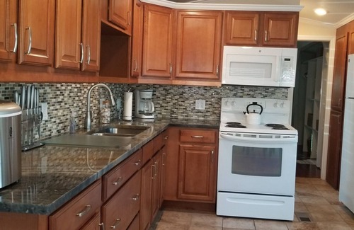Port Richey House | Florida park cottage gatednew ac king oven dishwasher sum special Aug/Spetn