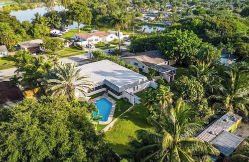 Broadview Park House | Florida Property