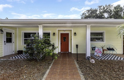Clearwater House | Florida Retro Home minutes from the famous Clearwater Beach and Honeymoon Island