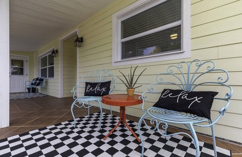 Clearwater House | Florida Retro Home minutes from the famous Clearwater Beach and Honeymoon Island