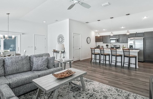 Okahumpka Villa | Florida Sunshine & Villa Serenity: Your Ideal Getaway Awaits!