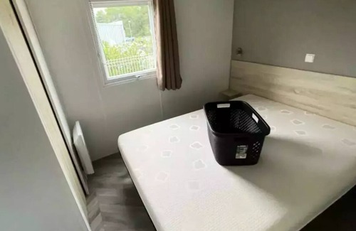 Rieux-de-Pelleport House | Flower Camping LES MIJEANNES * - Mobile home Premium 40m2 CLIMATE 3 bedrooms + 2 Bathrooms + TV + Washing machine + Plancha 8 persons