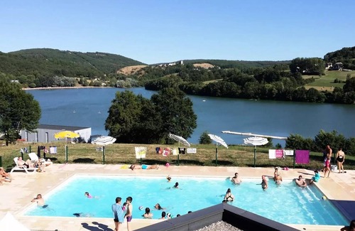 Lissac-sur-Couze Villa | Flower Camping du Lac du Causse * - Cottage 32m2 (2 bedrooms) + open terrace + LV + TV 6 persons