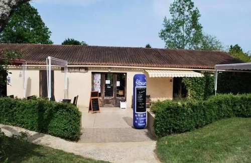 Pays-de-Belves House | Flower Camping Les Nauves * - Mobilhome Comfort 33.5 m2 3 bedrooms + semi covered terrace 6 people