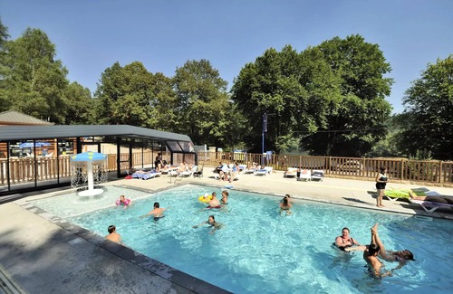 Treignac House | Flower Camping La Plage * - Sweetflower Premium 43m2 (2 bedrooms) + TV + sheets + towels + semi-covered terrace of 11m2 5 persons