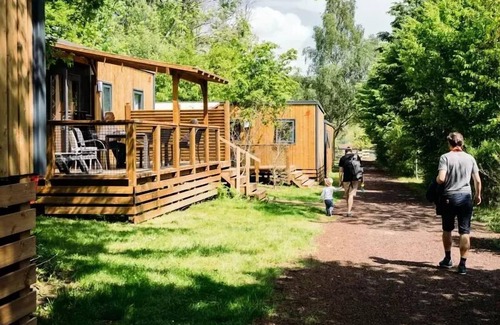Saint-Paulien House | Flower Camping La Rochelambert * - Mobil Home Premium 33m2 3 bedrooms + Terrace + TV + LV + BBQ + District Pieton 6 persons