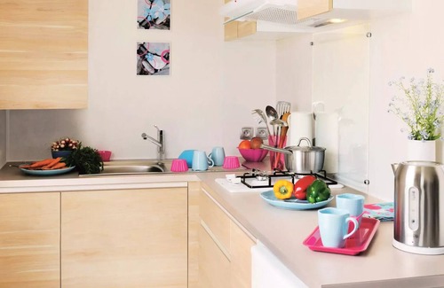 Souillac House | Flower Camping Les Ondines * - Mobil-Home Comfort 18m2 1 bedroom + semi-covered terrace + TV + CLIM 3 people