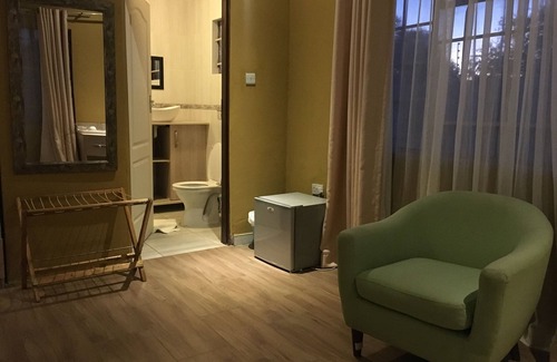 Mahalapye House | Flower Inn Guest House