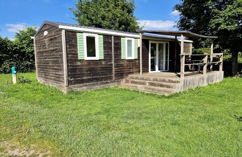 Pressignac House | Flower Lake Camping * - Mobil-home Limousin Comfort 30m2 - 3 bedrooms + covered terrace + TV 6 persons