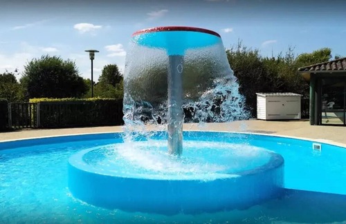 Pressignac House | Flower Lake Camping * - Mobil-home Limousin Comfort 30m2 - 3 bedrooms + covered terrace + TV 6 persons