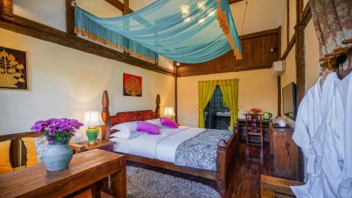 Dayan Old Town House | Flower without boundry