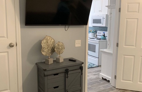Summerville Historic District Cottage | Flowertown Cottage Downstairs Only (2 Bed, 1.5 Bath, Kitchen, Living, Laundry)