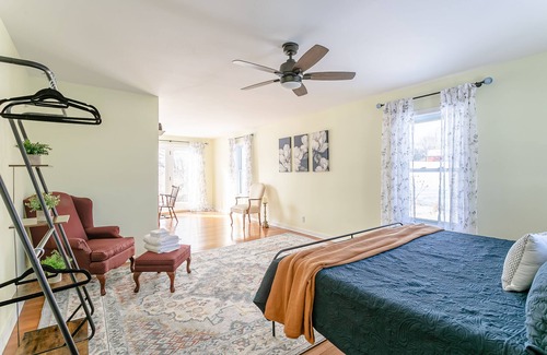 Holcomb Other | FLX Farmhouse - Close to Wineries & Breweries