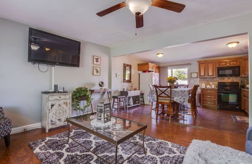 West Jordan House | FLY AWAY HOME- Family Events, Famous Skiing, 2 story fully furnished house!