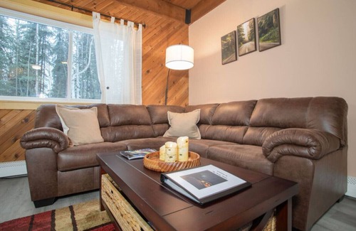 North Pole Apartment | Fly Away Home with Aurora Views