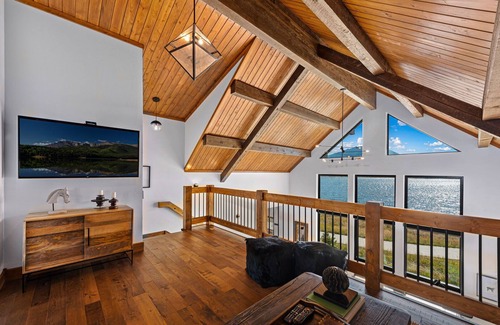 Estes Park Cabin | Fly Rod Inn – Two Large Patios, Jacuzzi and Indoor/Outdoor Fireplace