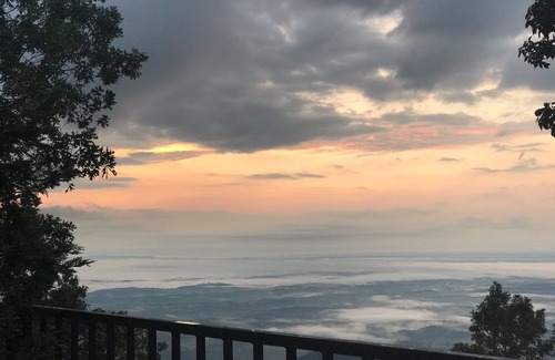 Lynn House | Flyin' High: A Rustic Luxury Mountain Getaway with Amazing Views