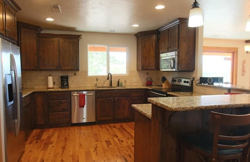 Virgin House | Flying Monkey Mesa | Near Zion | Rustic Mtn Home