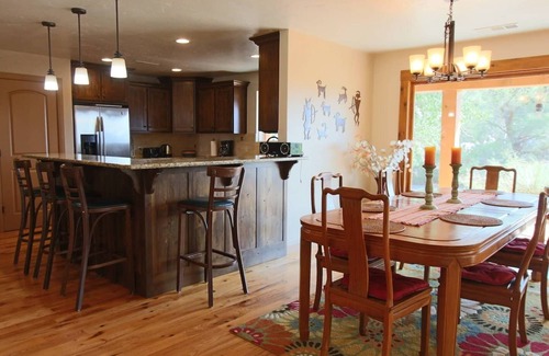 Virgin House | Flying Monkey Mesa | Near Zion | Rustic Mtn Home