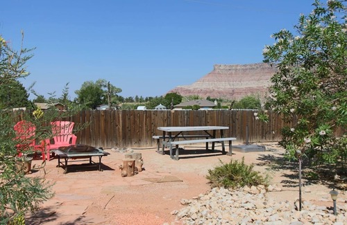 Virgin House | Flying Monkey Mesa | Near Zion | Rustic Mtn Home
