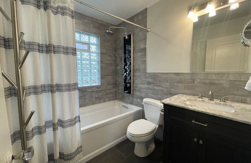 Roselawn Finance House | Flying Pigs | East Hyde Park