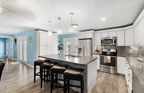 South Island House | FMB Beach House - 5 Bed - Pet Friendly - Large Pool