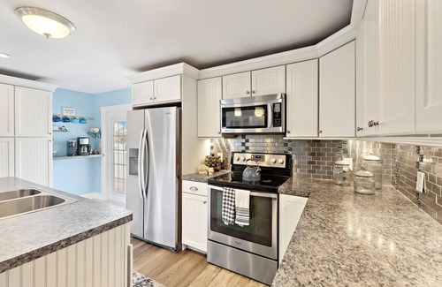 South Island House | FMB Beach House - 5 Bed - Pet Friendly - Large Pool