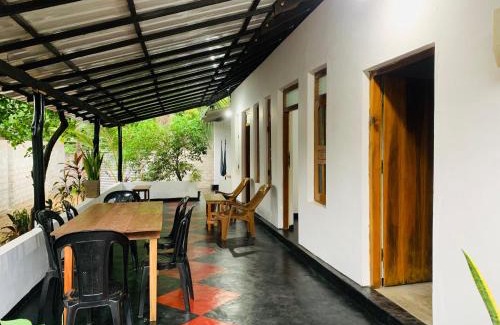 Pottuvil Division 2 Hotel | FMS Guest House