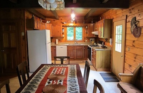 Dryden Cabin | Foliage & Great Fishing private lakeside 3 level log cabin: sleeps 8, 3bed 2bath