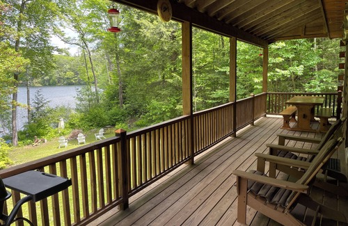 Dryden Cabin | Foliage & Great Fishing private lakeside 3 level log cabin: sleeps 8, 3bed 2bath