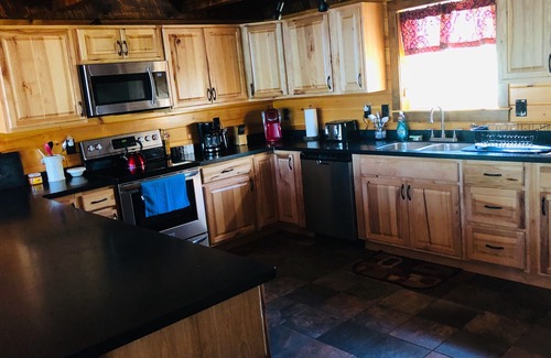 North Hero House | FOLIAGE SALE OR FALL FISHING—-2026 SEASON OPEN Waterfront Private-Dock-Launch