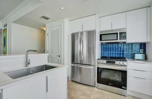 Mid Beach Hotel | Fontainebleau Tresor Tower Ocean 1BDRM/2BATH
